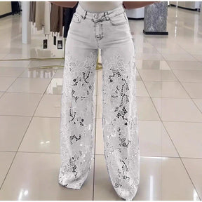 Calça Jeans Bettina™ em Denim Moderno com Renda Artesanal Floral / Estilo e Conforto Casual Chic para Looks Memoráveis