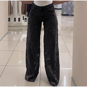 Calça Jeans Bettina™ em Denim Moderno com Renda Artesanal Floral / Estilo e Conforto Casual Chic para Looks Memoráveis