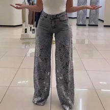 Calça Jeans Bettina™ em Denim Moderno com Renda Artesanal Floral / Estilo e Conforto Casual Chic para Looks Memoráveis